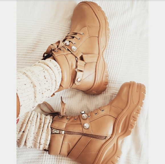 Sleigh Ride collection// nude combat boot - Picture 3 of 6